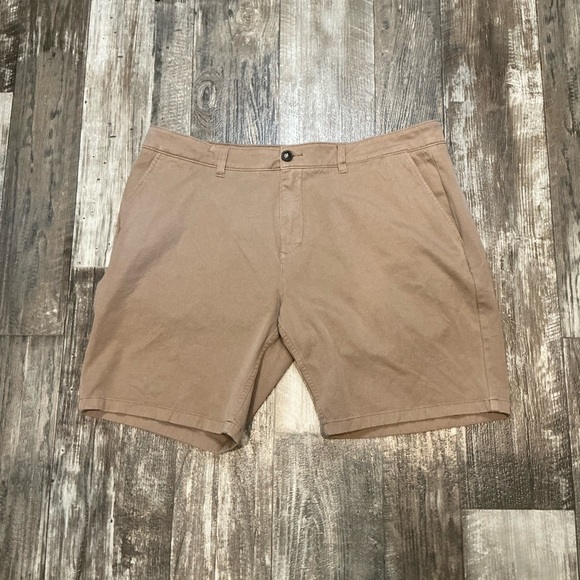 MUGSY Men's Tan Shorts Size 40 - Picture 1 of 9
